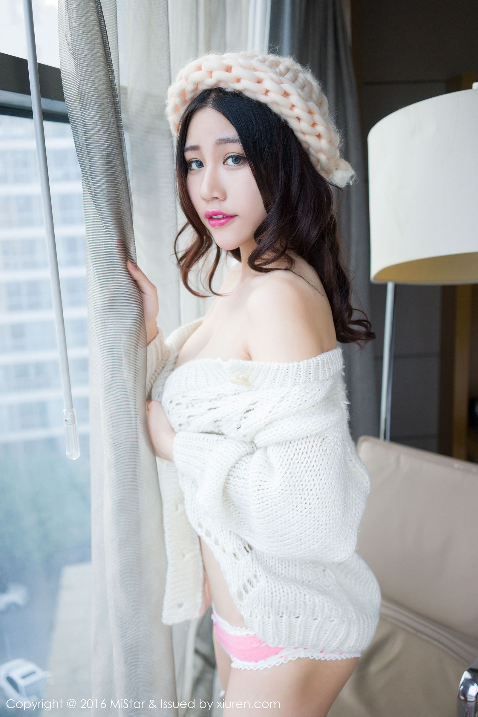 美人ol半脱ぎノーパンキャミソール姿の緊縛縄股間喰い込むエロ画像写真