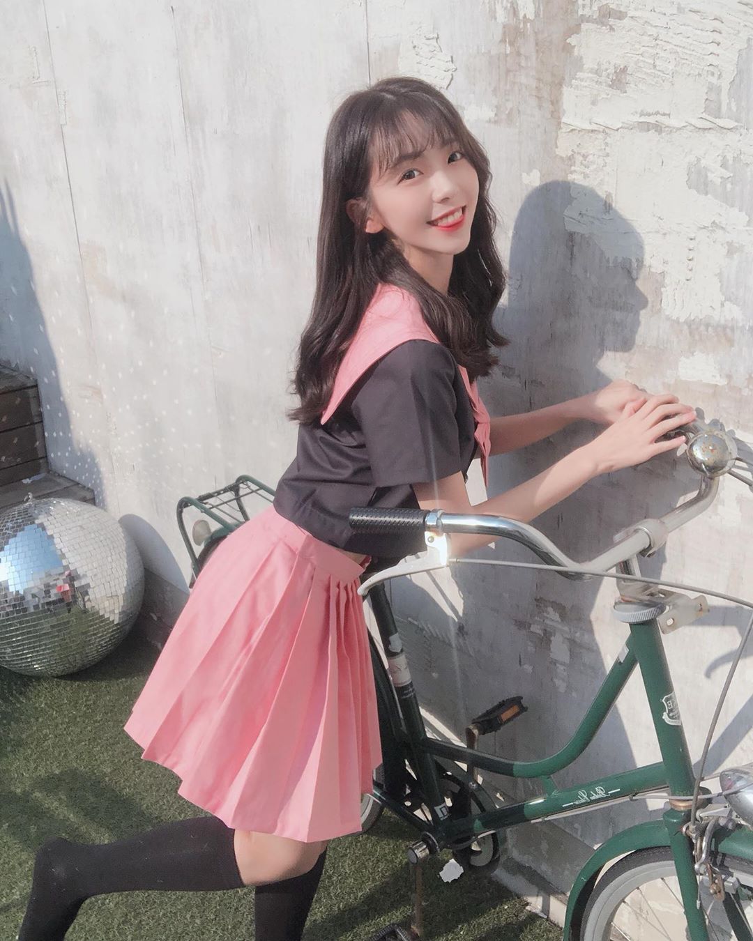 素人無修正画像 某観光名所で妻を全裸にして単独さんにハメてもらいました