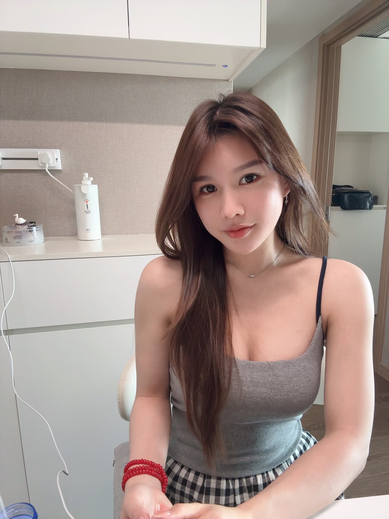 小1可愛い女子水着まんことお尻が食い込んでる画像